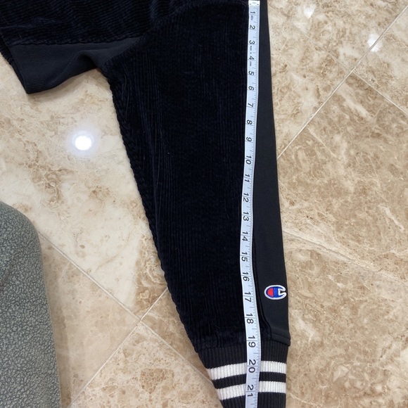 Champion Reverse Weave Crop Corduroy Hoodie. Black. Size Small - Picture 9 of 9